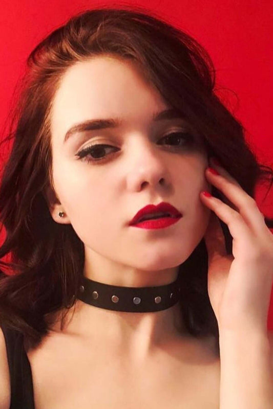 Adjustable Stylish Leather Choker with Rivet Detail