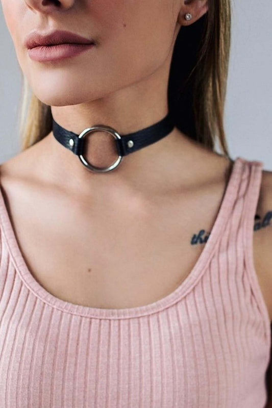 Adjustable Leather Elegant Choker with Ring Detail